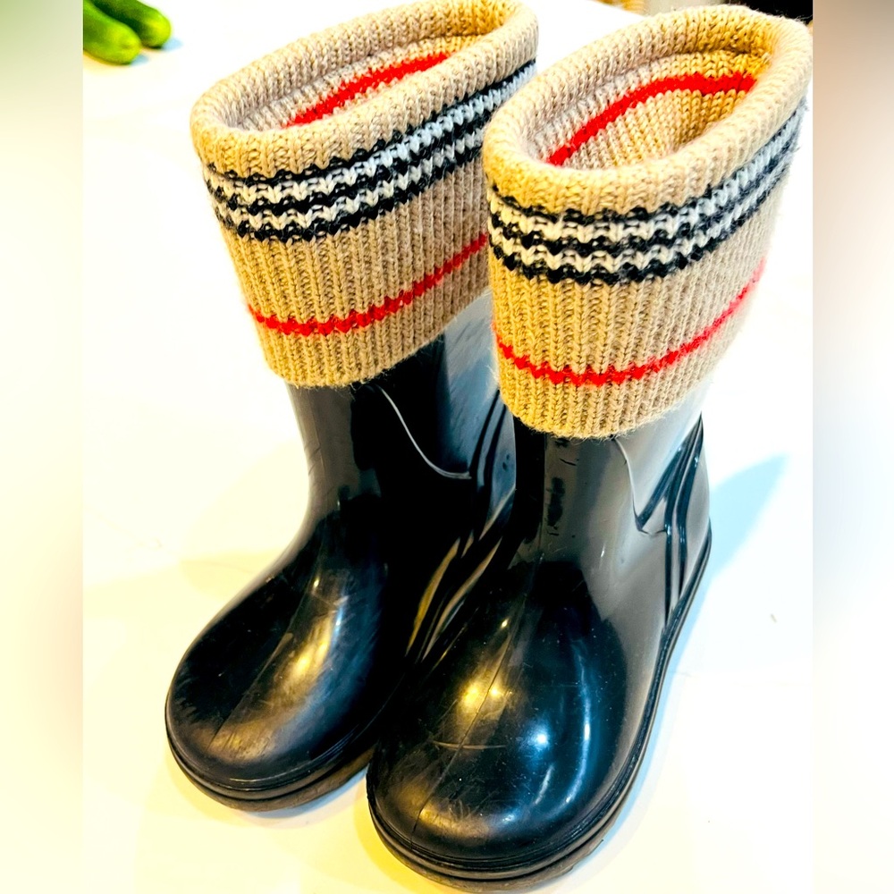 Burberry kids 9/10 rain boot